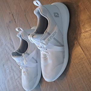 Women's FJ Flex white golf shoes size 9W.